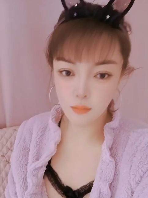 美女彤彤