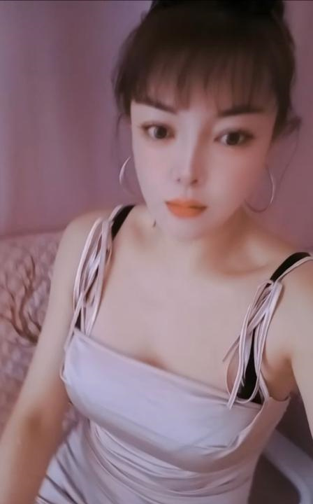 美女彤彤