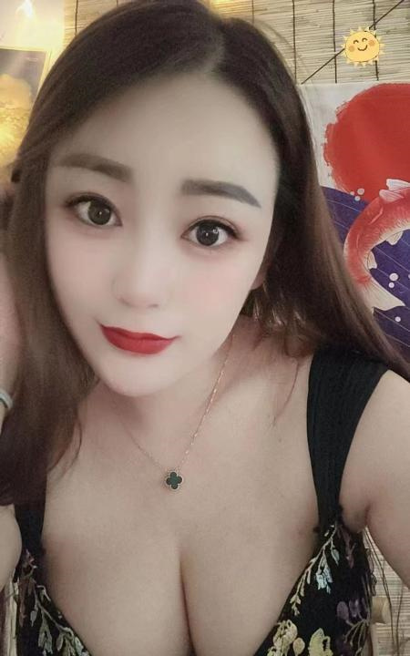 巨乳美眉