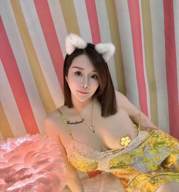 丰满大胸颜值老妹