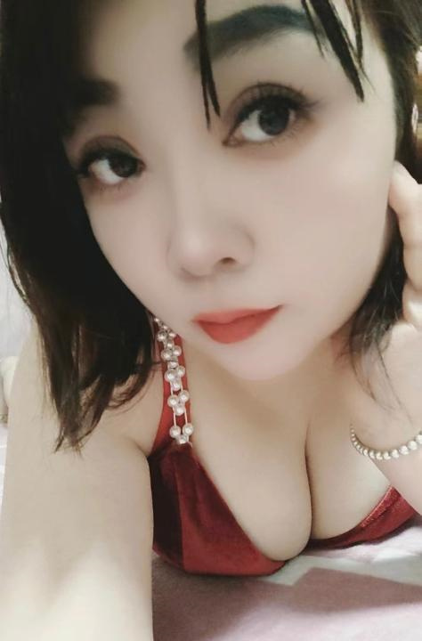 返食潘家园巨乳人妻