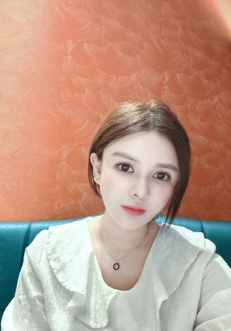 美胸蜜桃臀小姐姐