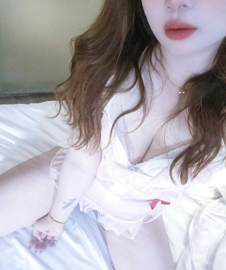 白云舌吻女婷婷