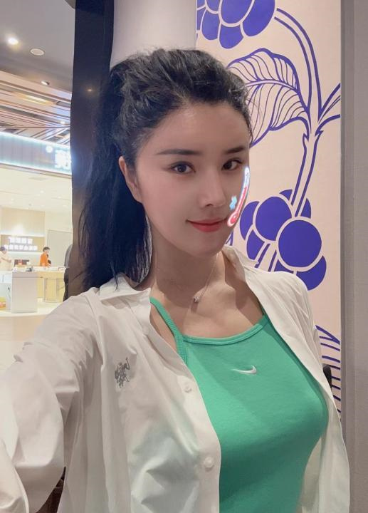 美妙绝伦模特月亮