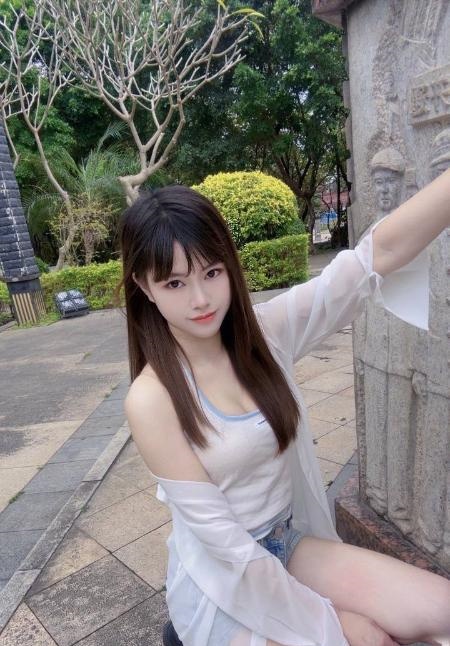 肤白颜值嫩妹