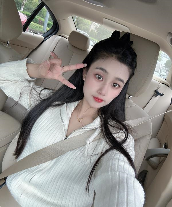 吴中年轻服务系女孩