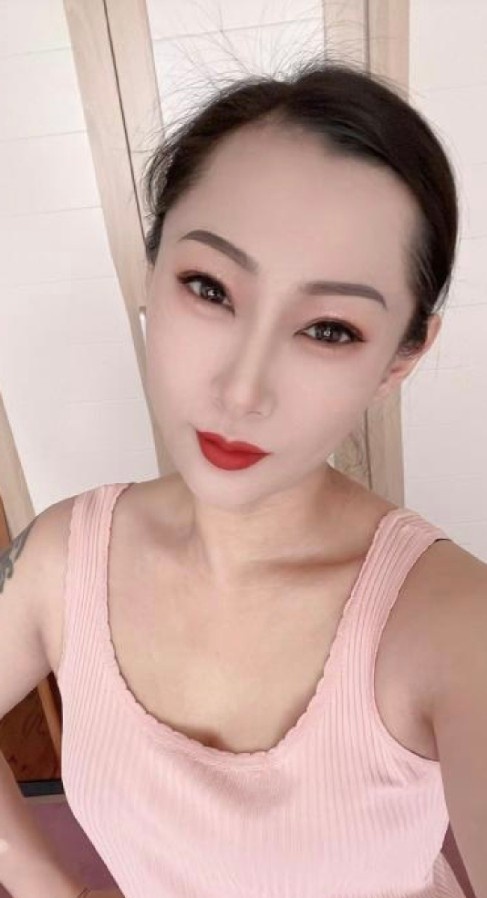 黑丝小少妇