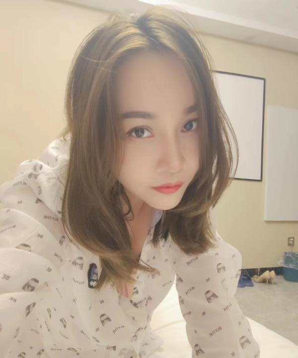 长腿韵味小少妇