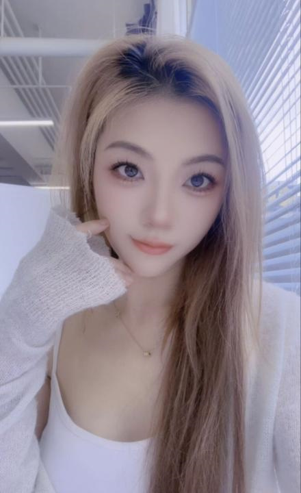 岛内长腿大美女