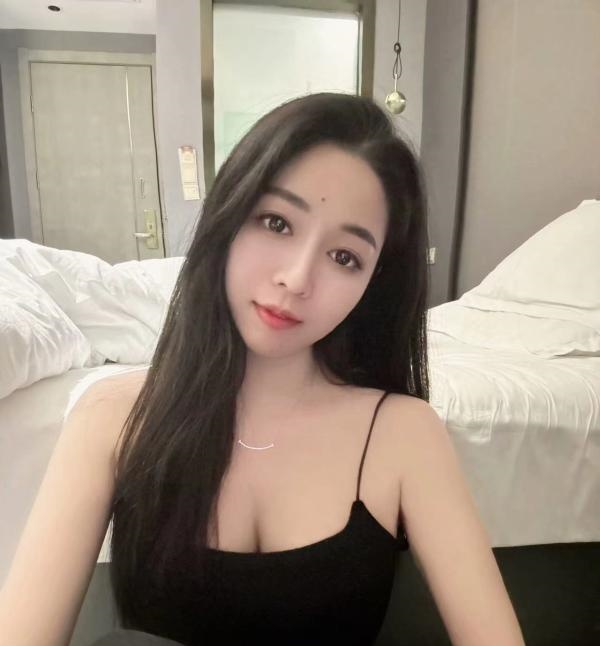 天心长腿新人梓琪