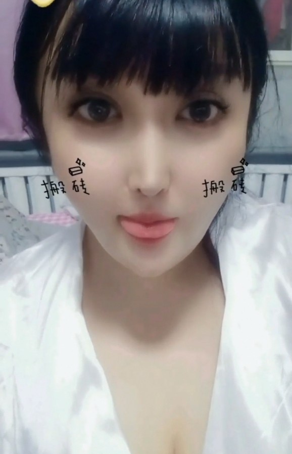 喜欢叼鸡巴的小姐姐
