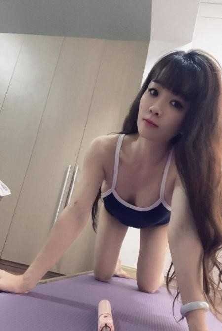 大咪咪小骚逼