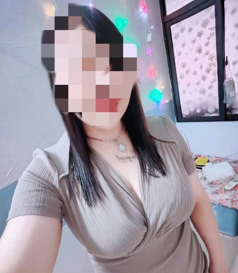 大胸小丽