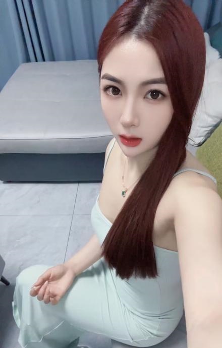 长腿性感御姐尤尤