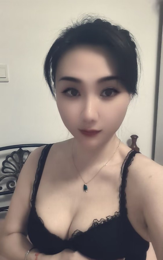 西湖区身材不错的美女