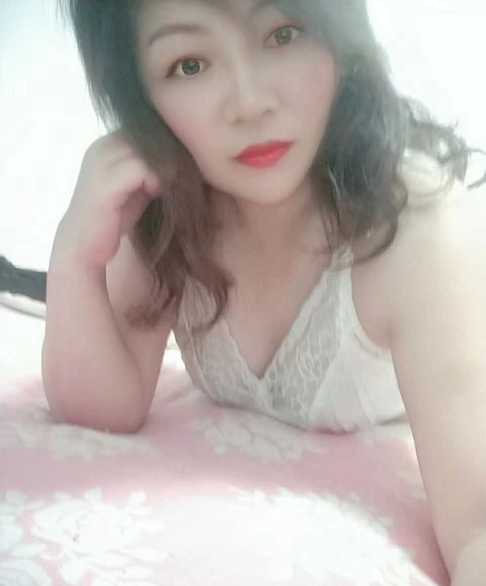 丰满迷人的川妹子