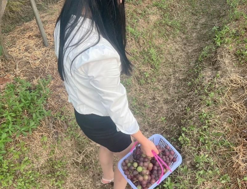小巧玲珑骚逼少妇