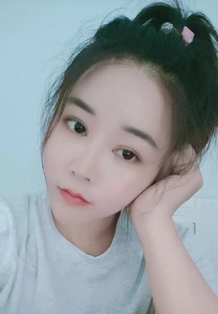 小巧玲珑骚逼少妇