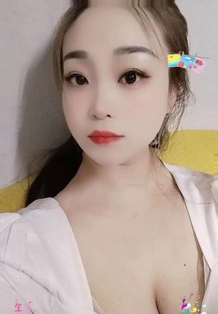 圆润骚胸大妹子