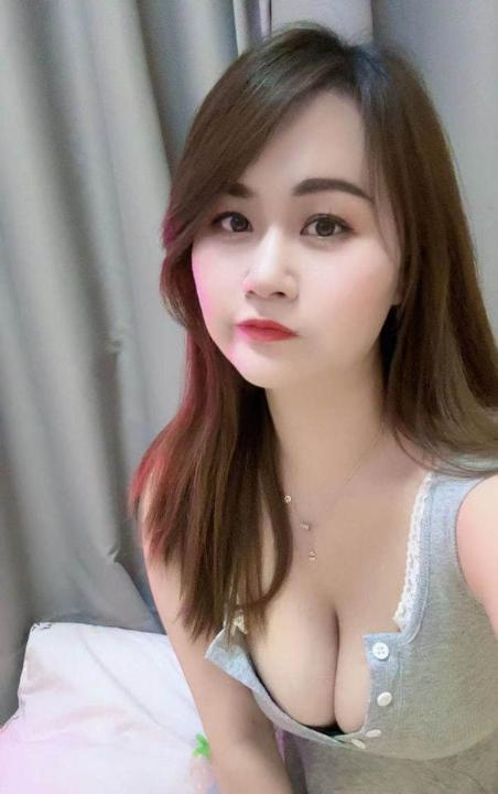 白云大奶风骚少妇