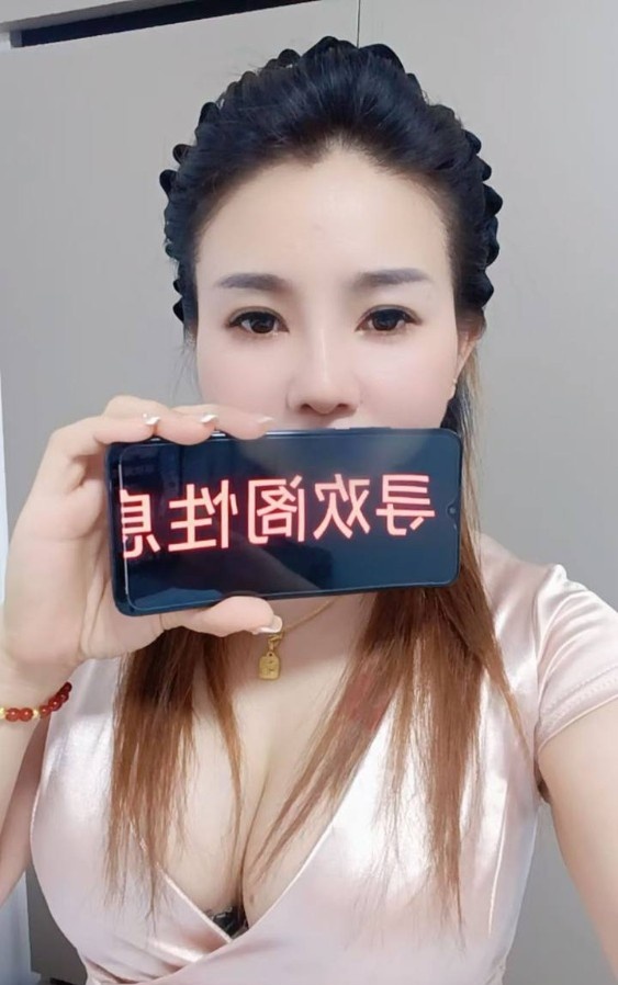 巨乳少妇很骚