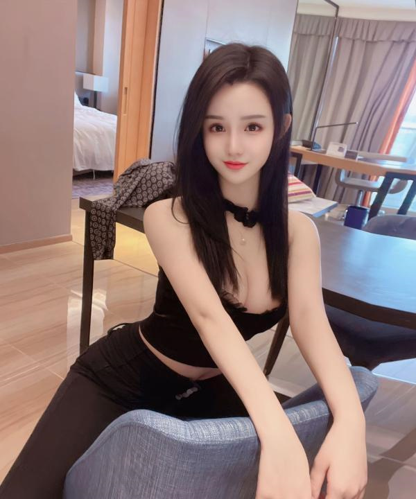 椅子上后入亮妹
