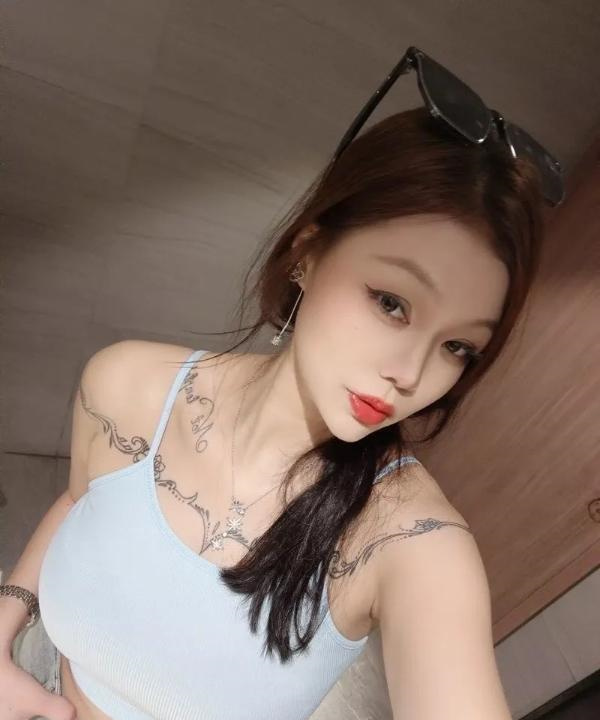 大长腿大胸器女友身段