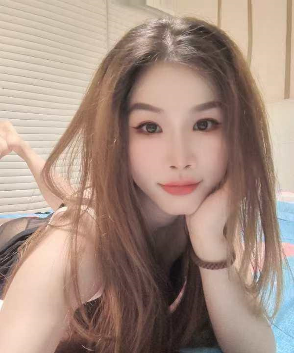 性感舌吻朵朵