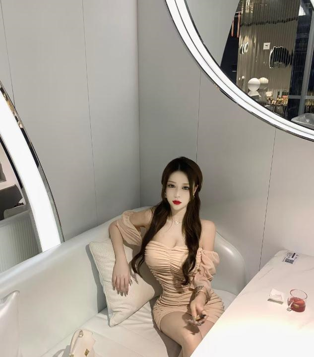 车模彤彤