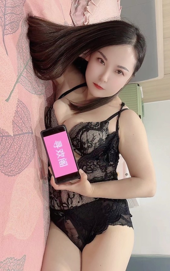 大奶喷水骚妇
