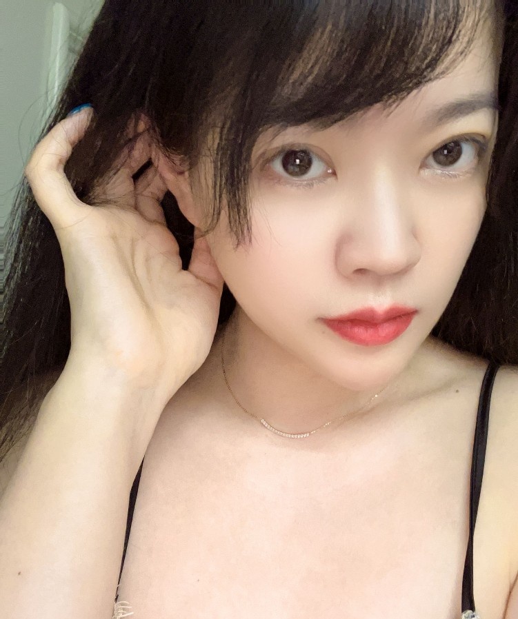 大胸舌钉妹子