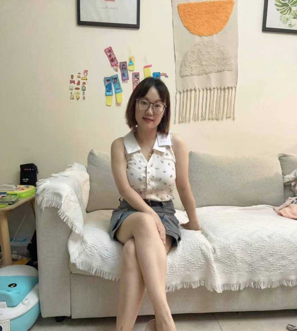 眼镜妹胸很大