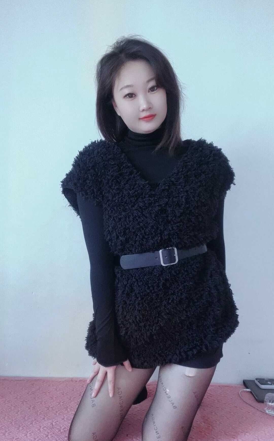 黑丝大奶甜甜