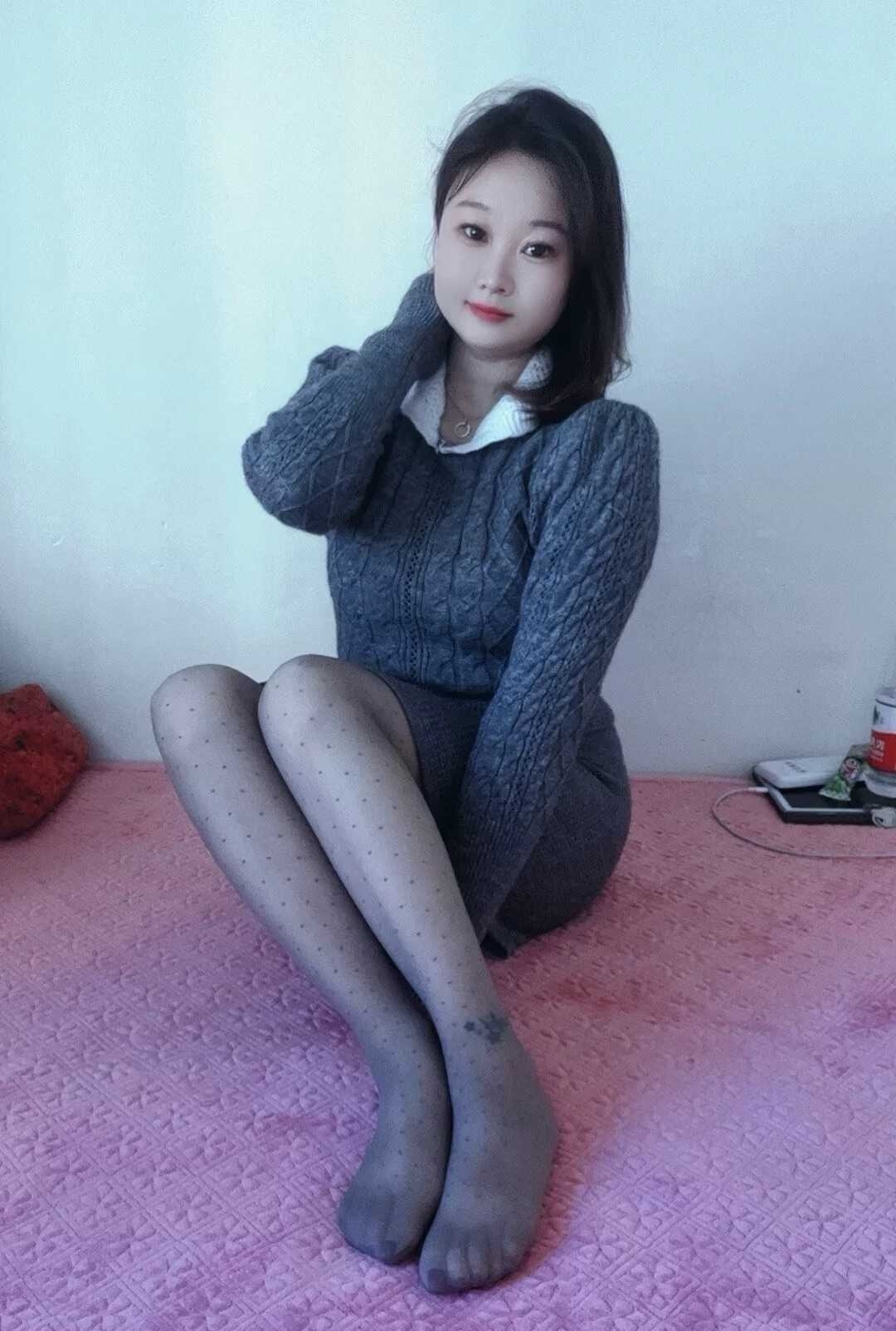 黑丝大奶甜甜