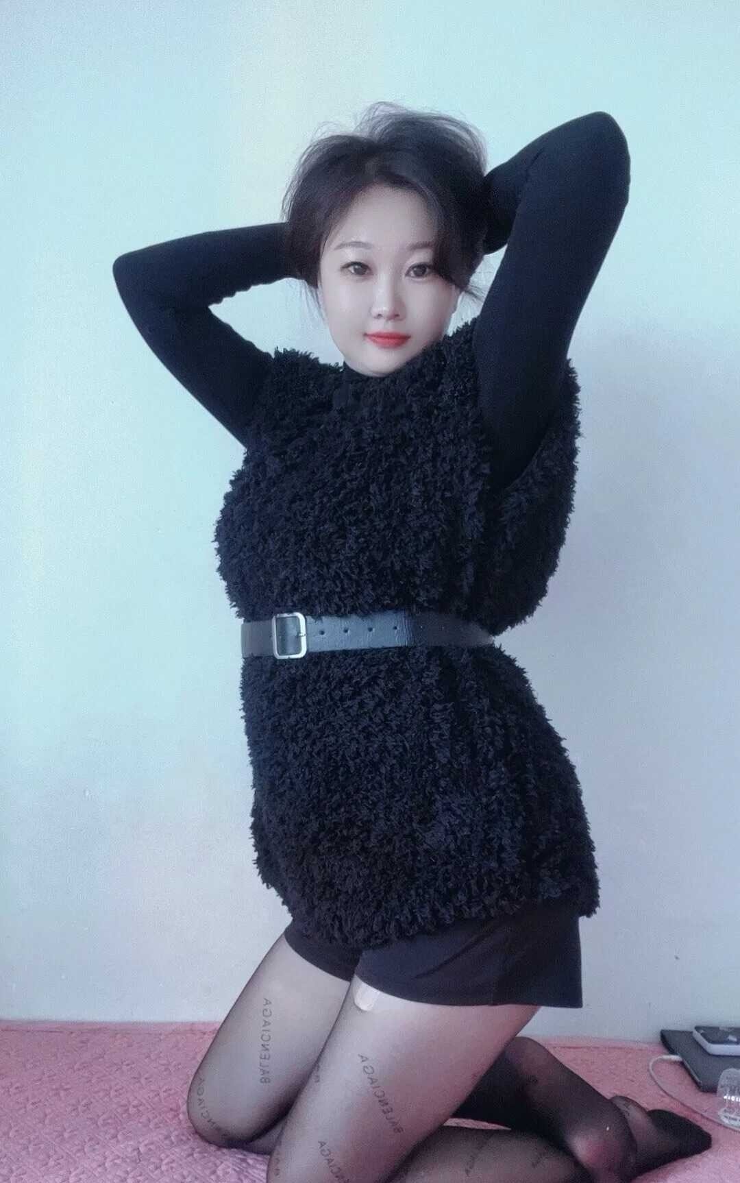 黑丝大奶甜甜