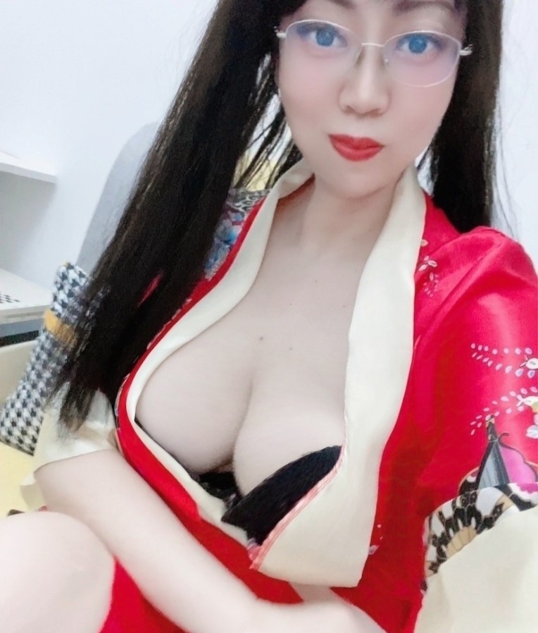 服务型肥臀少妇
