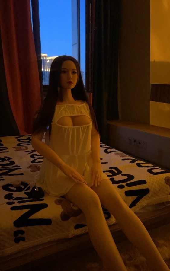 硅胶娃娃