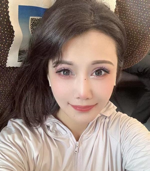 活泼型小美女