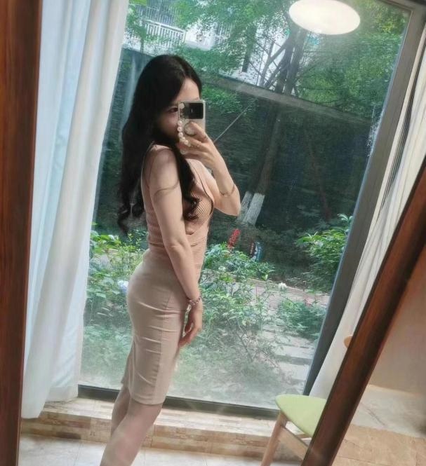 可御可甜倩妹子