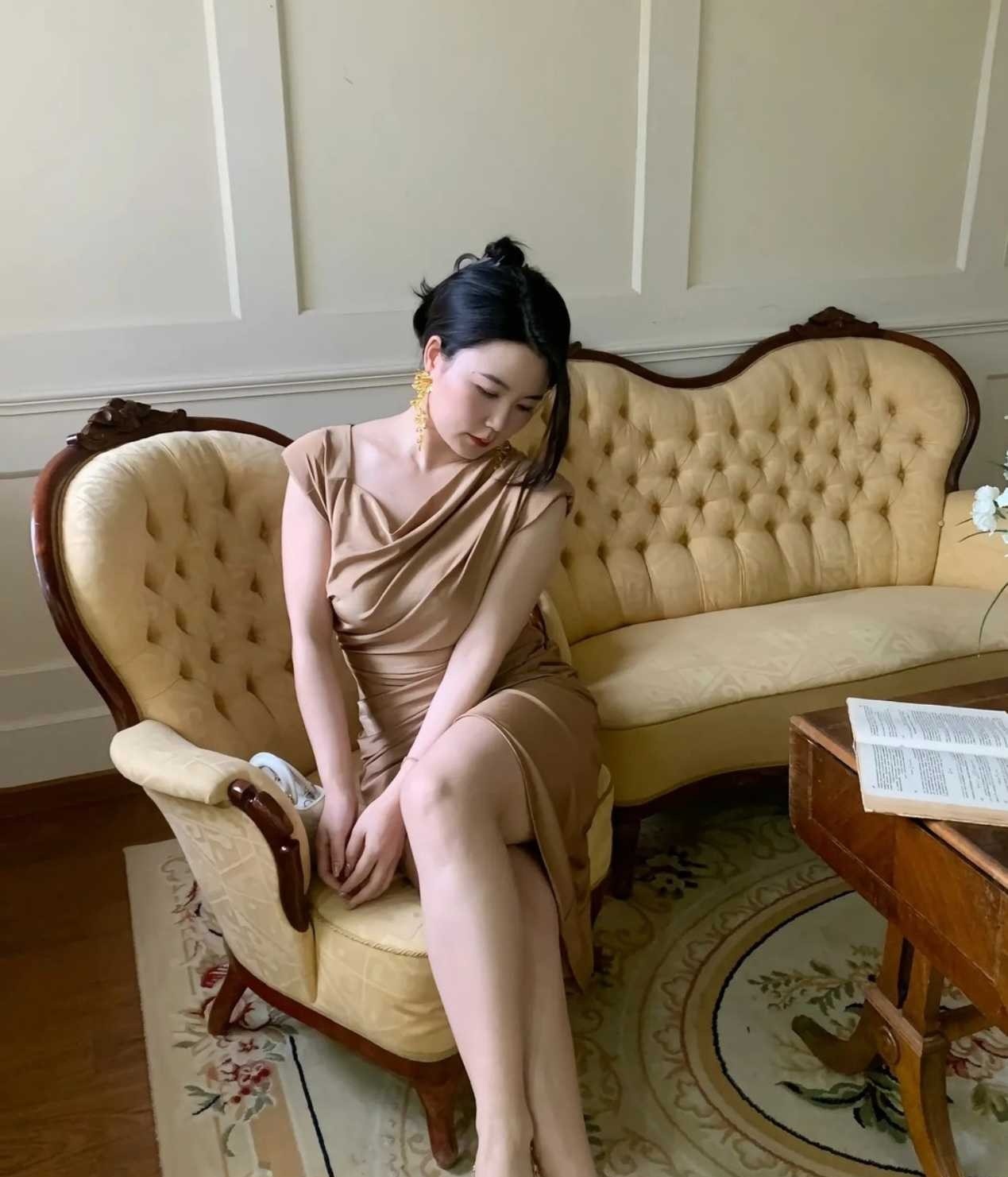 江宁竹山路美妇