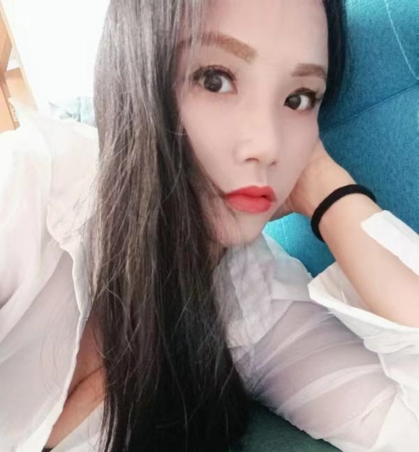 玩的很开的美妇