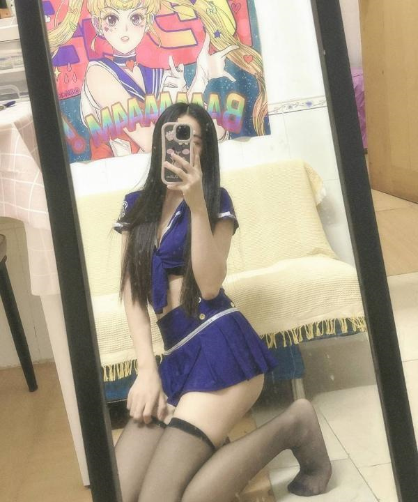 情趣制服小辣妹