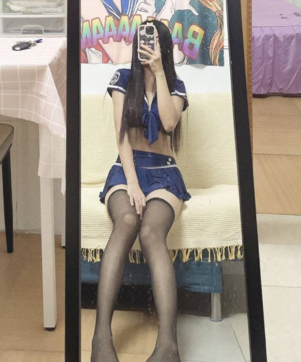 情趣制服小辣妹