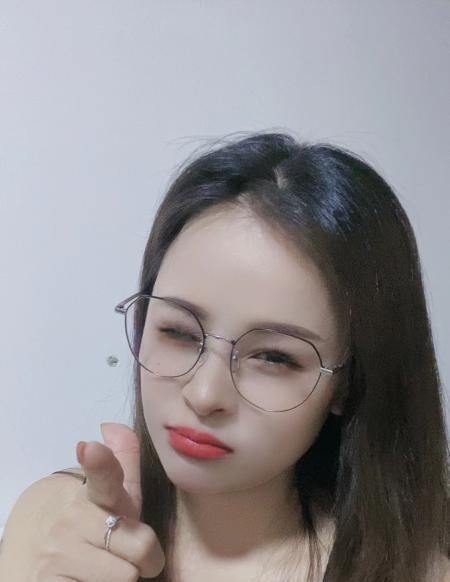 万达丰臀眼镜少妇