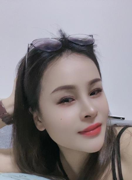 万达丰臀眼镜少妇
