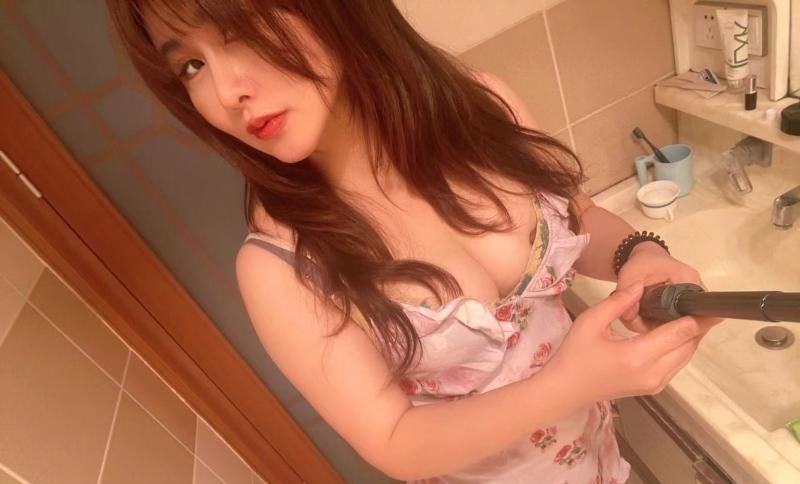 丰满大胸少妇