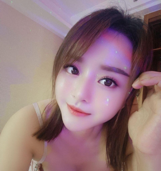 三点粉小钰