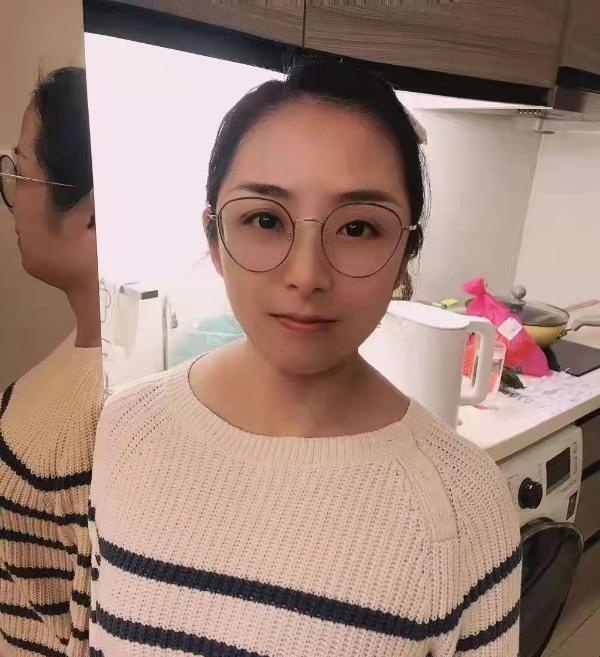 杨浦眼镜气质女