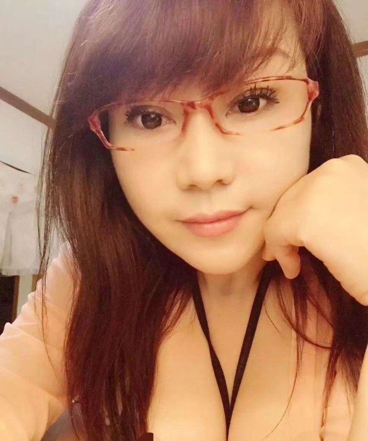 鼓楼粉巨乳三通榨汁机
