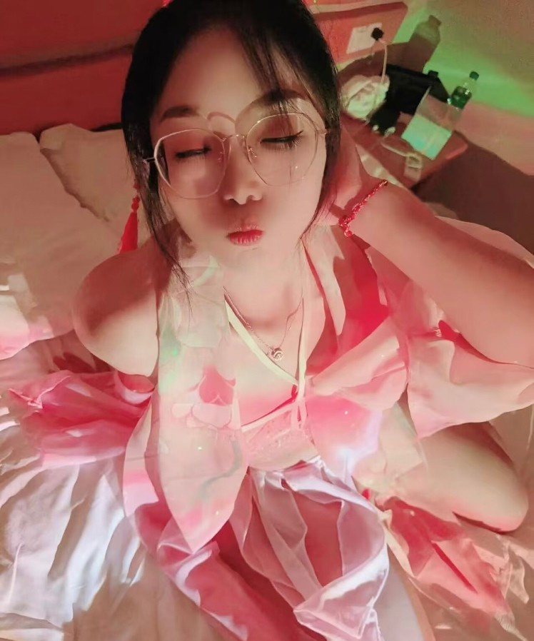 浦东眼镜妹骚娅娅